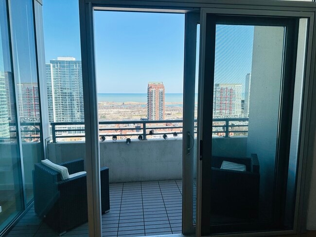 Building Photo - 1720 S Michigan Ave