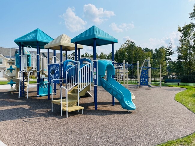 Building Photo - Heron | 3 Bed 2.5 Bath | Garage | 1800 sf | $2726-$2999 | 8, 9, 10, 12, 14, and 15 month lease terms