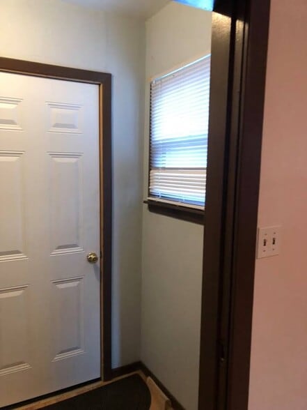 Building Photo - 117 N Main Ave