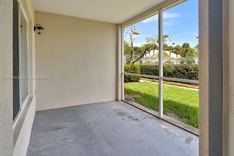 Building Photo - 815 W Boynton Beach Blvd