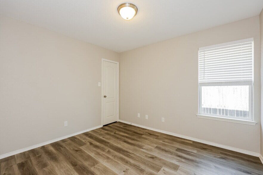 Building Photo - 2504 Wakecrest Dr