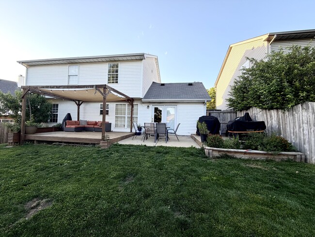 Building Photo - 520 Skyview Ln