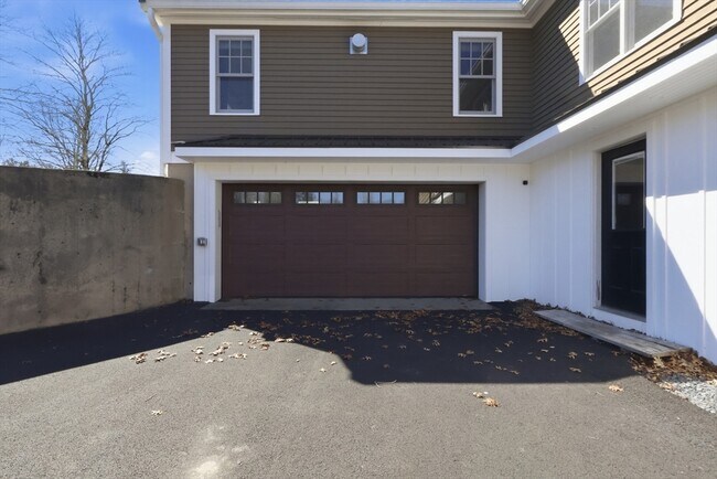 Building Photo - 235 Brook St