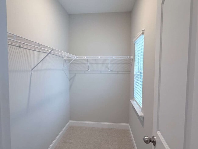 Building Photo - Spacious Townhome in The Springs of North Asheville