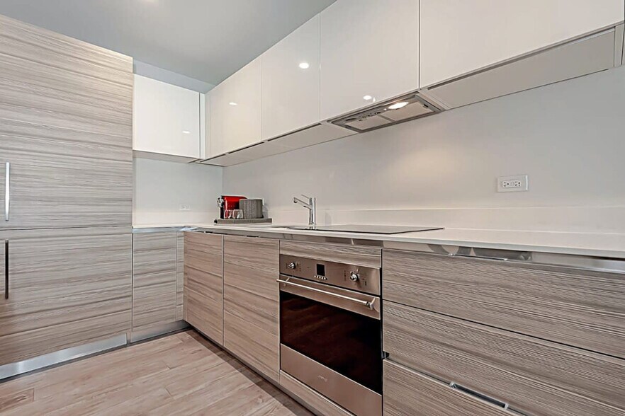 Building Photo - 777 N Ocean Dr