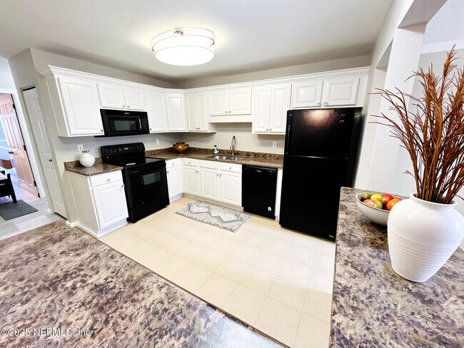 Building Photo - 8880 Old Kings Rd S