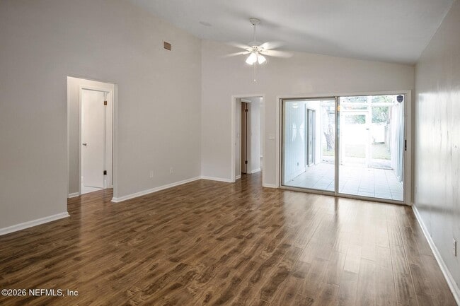 Building Photo - 1329 Cove Landing Dr