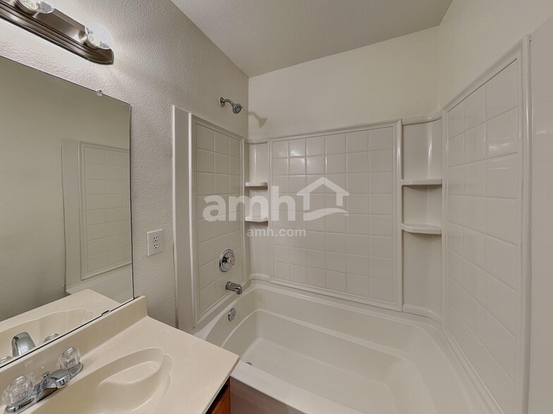 Building Photo - 811 Wild Prairie Dr