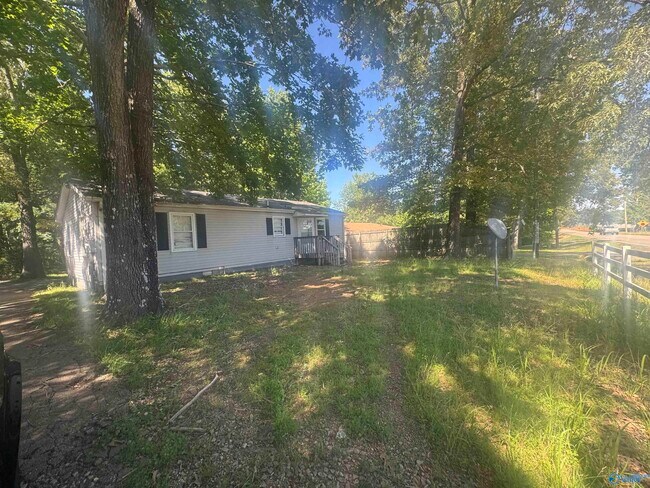 Building Photo - 995 McKee Rd