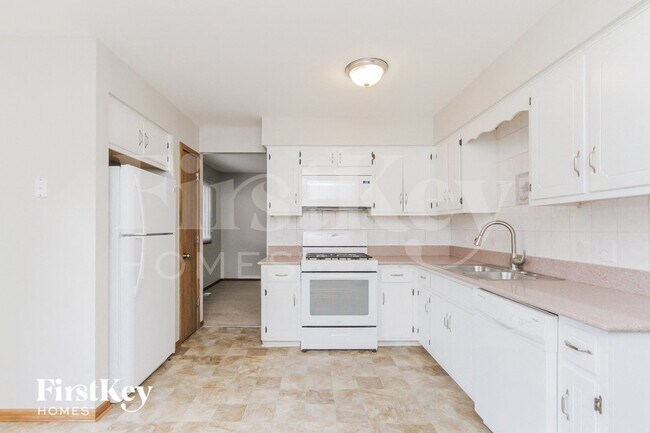 Building Photo - 753 Willow Rd