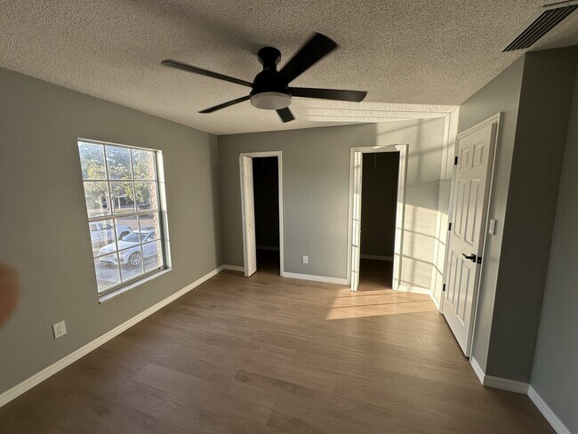 Building Photo - 1062 85th Terrace N