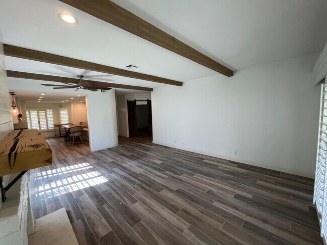 Building Photo - Long Term - 3 Bed 2 Bath in Desert Falls!