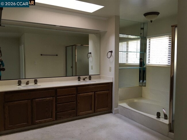 Building Photo - 13 Deer Meadow Ct