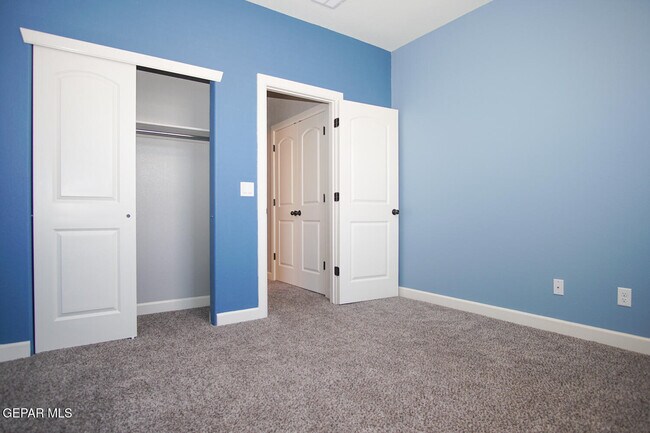 Building Photo - 6016 Hidden Acres Dr