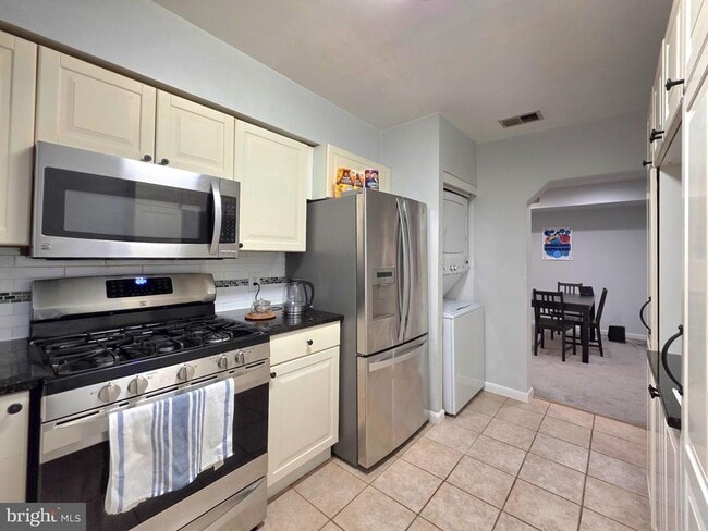 Building Photo - 2700 Dartmouth Rd