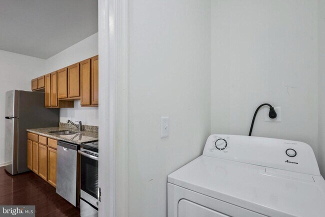 Building Photo - 277 4th Ave