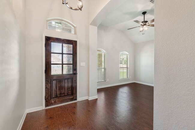 Building Photo - Available for June Move in! Charming 3/2 in Castlegate 2!