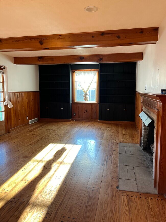 Building Photo - 510 Maple Dr