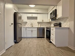 Building Photo - 18515 Egret Bay Blvd