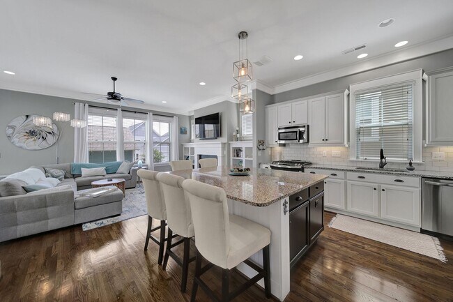 Building Photo - 324 Mariemont Way