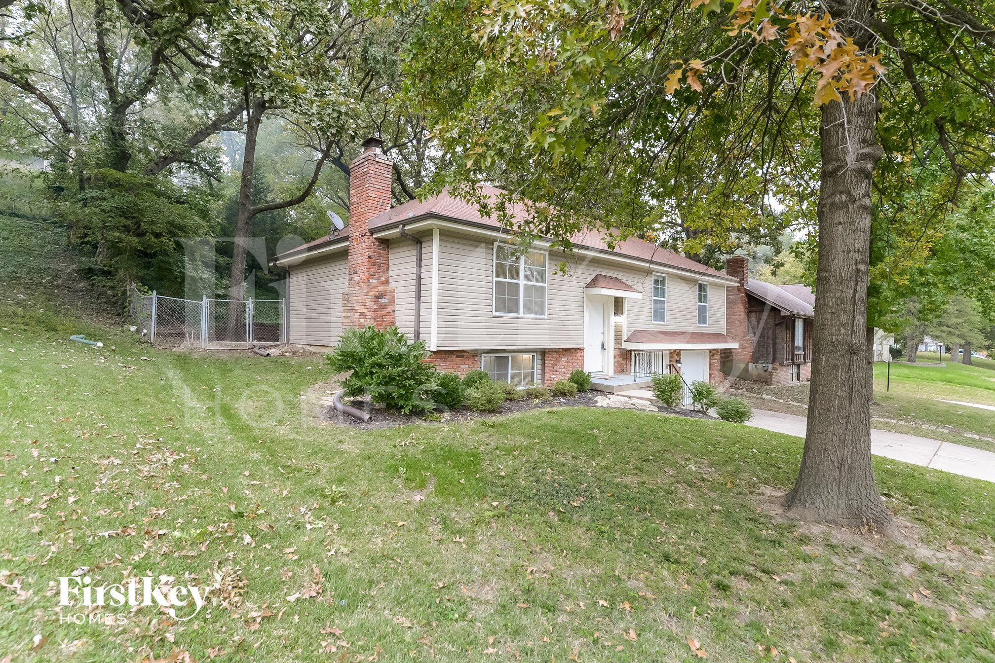 Building Photo - 5905 NW Whispering Oaks Ln