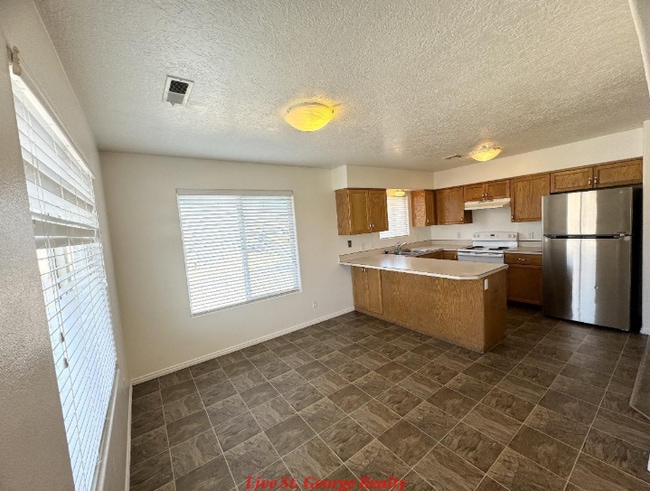 Building Photo - 1063 S 430 E