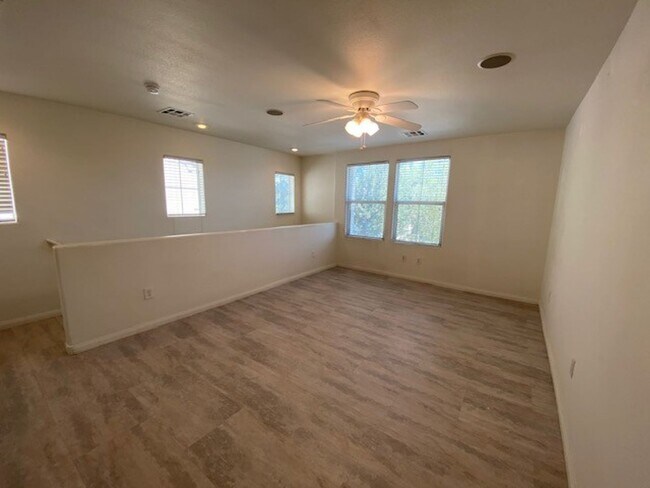 Building Photo - Unique Single Family 2/2 home