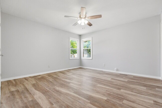 Building Photo - Ridgecrest