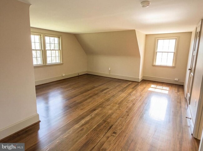 Building Photo - 37899 Snickersville Turnpike