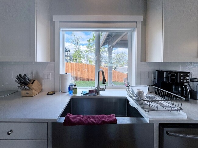 Building Photo - 2771 Cascara Dr