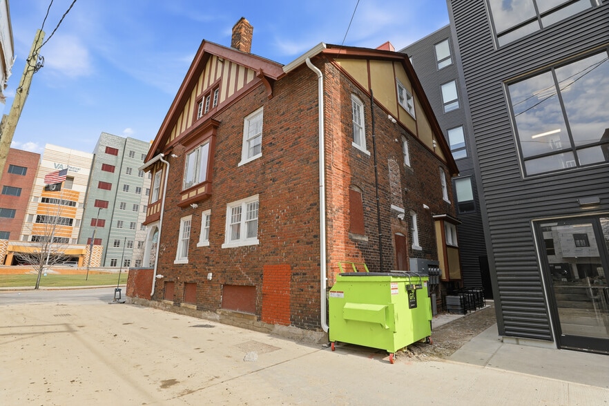 Building Photo - 4635 John R St