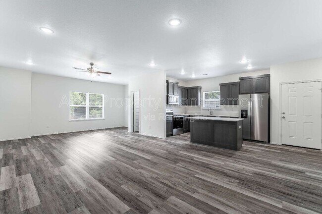 Building Photo - 955 S Benchmark Ln