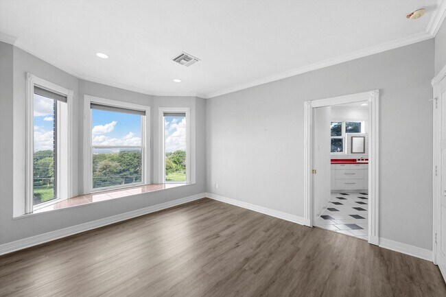 Building Photo - Beautiful Midway ISD Home