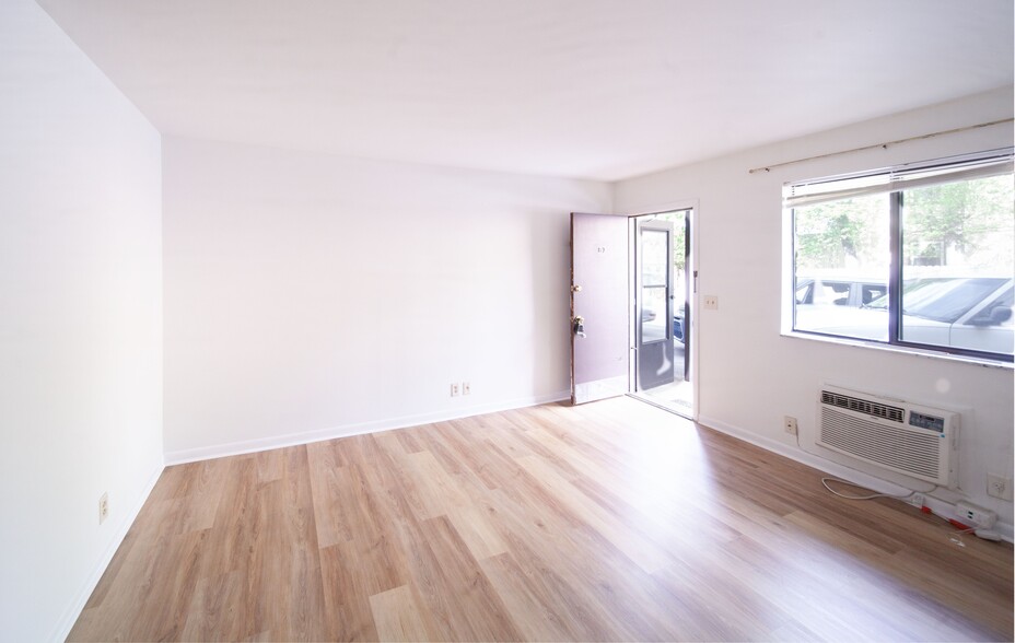 Building Photo - 2134 Fairfax Ave