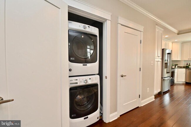 Building Photo - 1103 Morse St NE