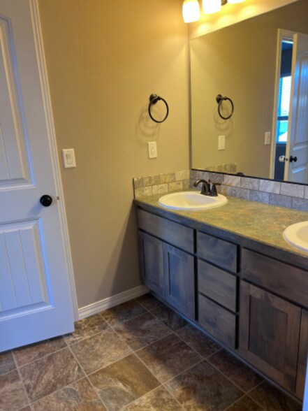 Building Photo - 4491 Corvina St