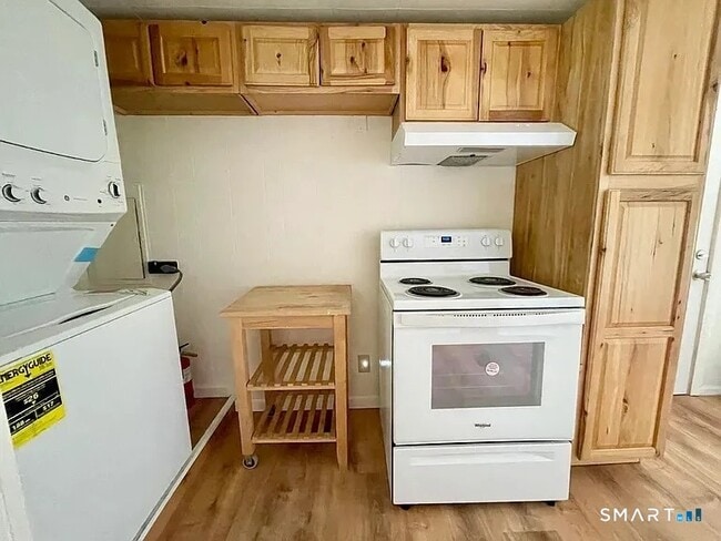 Building Photo - 180 Circle Dr