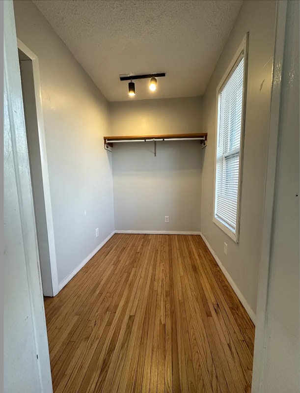 Building Photo - 1613 E State St