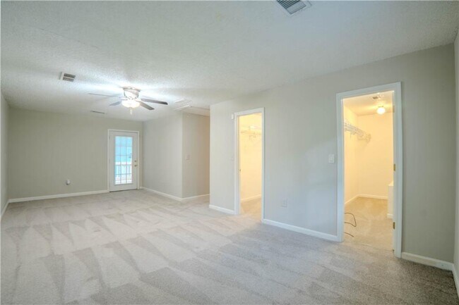 Building Photo - 1053 Vista Trail NE
