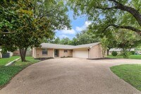 Building Photo - 2697 Poplar Dr