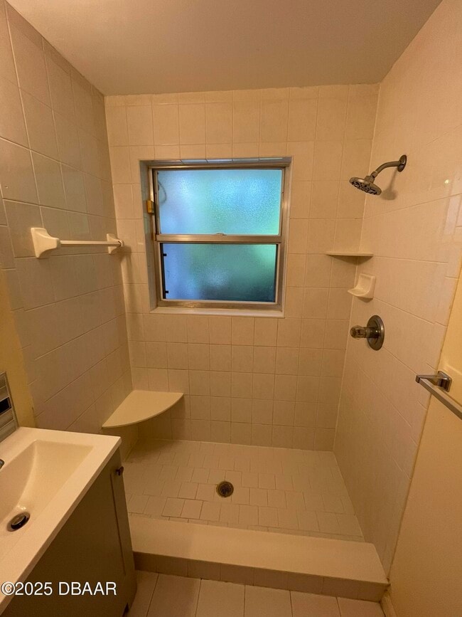 Building Photo - 525 Tarragona Way