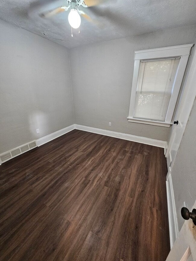 Building Photo - 4908 Eichorn Ave