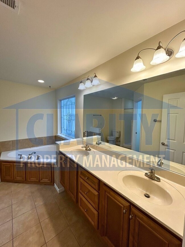 Building Photo - Single level, two bedroom townhome!