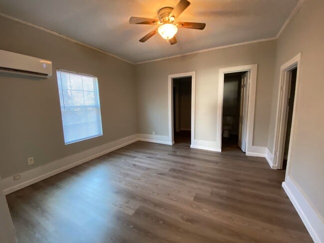 Building Photo - 817 W Matthews Ave