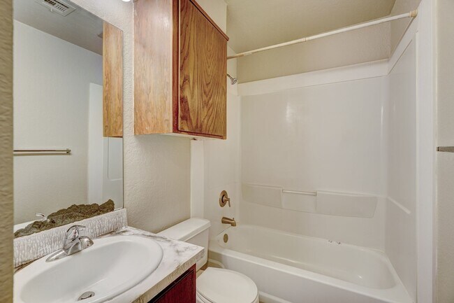 Building Photo - Comfort, Charm & Convenience in This Edmond Duplex