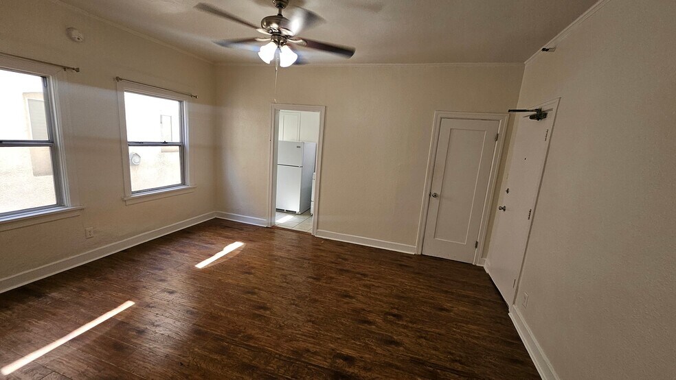 Building Photo - 727 S Coronado St