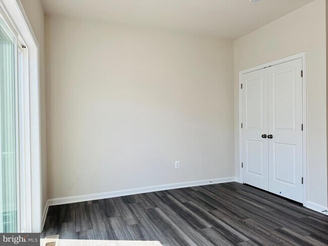 Building Photo - 12 BROOKFIELD Mews