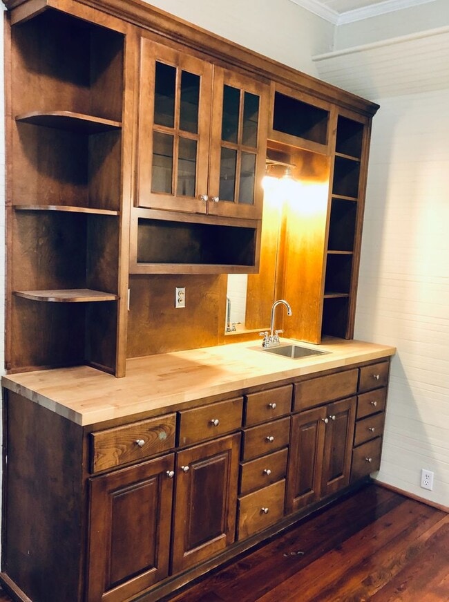 Building Photo - Plum Street-3 bedroom/2 bath home with large rocking chair front porch!