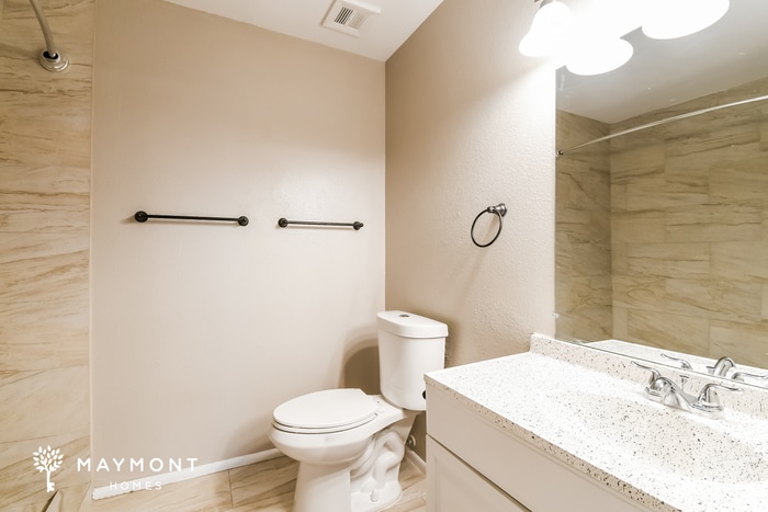 Building Photo - 2108 E Villa Ct