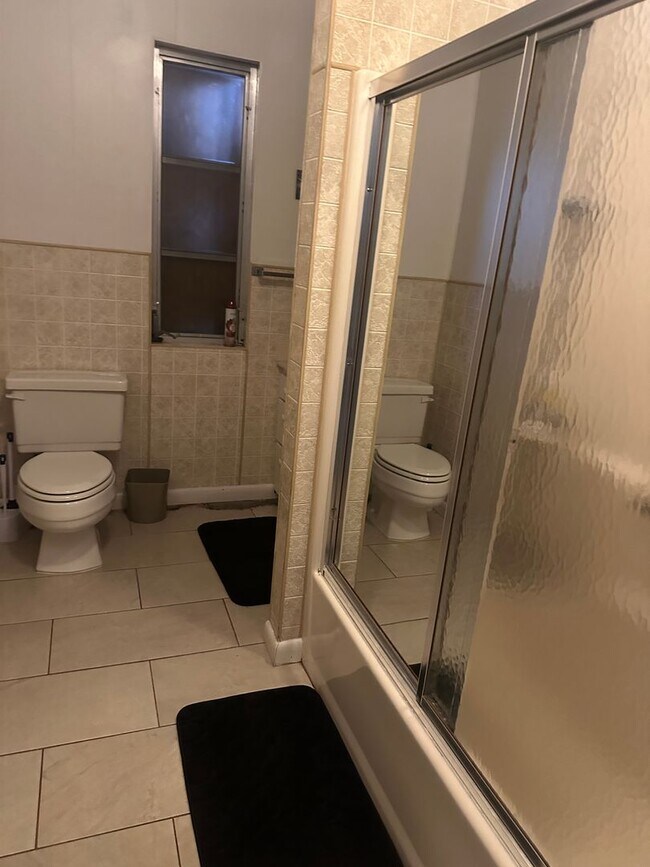 Building Photo - Lakefront 3 Bedroom 1 Bathroom in Haines City